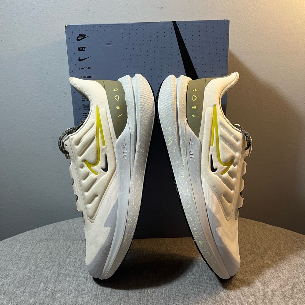 Nike Air Winflo Shield Volt Storm-Tread Running Women's Shoe Size 9 DM1104-100 - Picture 7 of 11